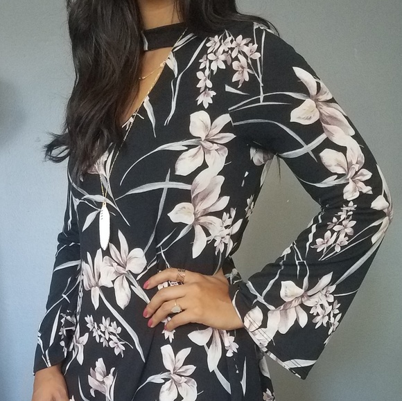 BLACK FLORAL CUTOUT TRAPEZE DRESS - Picture 6 of 8